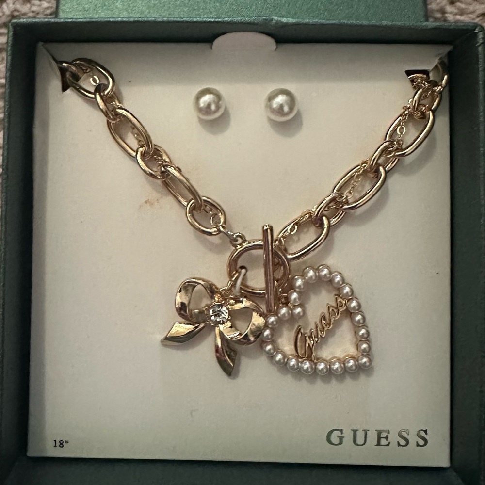 🪴Guess Gold Necklace and Earring Set